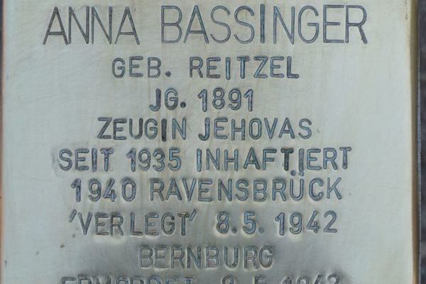 Stolperstein für Anna Bassinger vor Hauptstr. 233