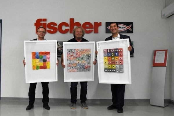 v.l.n.r. Jrgen Grn (Geschftsfhrer Chemie und Qualitt fischer GmbH & CO KG), Joachim Walz und Brgermeister Markus Hollemann