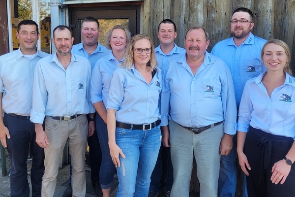 Foto 1: Der TVD-Vorstand mit Bürgermeister Markus Hollemann Foto 1: Der TVD-Vorstand mit Bürgermeister Markus Hollemann