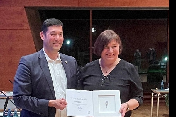  Foto: Gemeinde Denzlingen - v.l.n.r:: B&uuml;rgermeister Markus Hollemann, Barbara N&uuml;bling