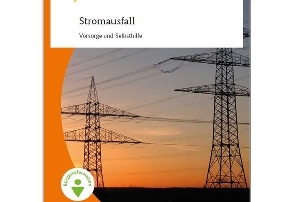 Deckblatt Broschüre Stromausfall mit zwei Strommasten Deckblatt Broschüre Stromausfall mit zwei Strommasten