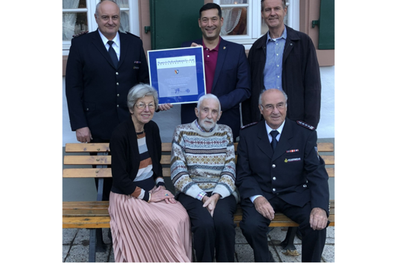 Bürgerpreis an Hans Bross mit Jubelgesellschaft Bürgerpreis an Hans Bross mit Jubelgesellschaft