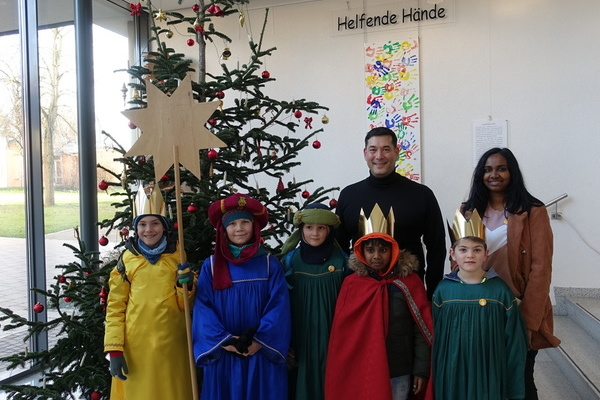 Sternsinger mit Bürgermeister Markus Hollemann Sternsinger mit Bürgermeister Markus Hollemann