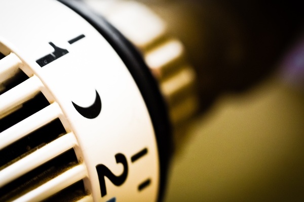 weißer Heizkörperthermostat weißer Heizkörperthermostat