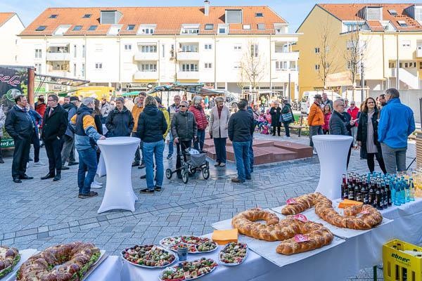 Essen und Getrnke im Hintergrund Menschen und Huser