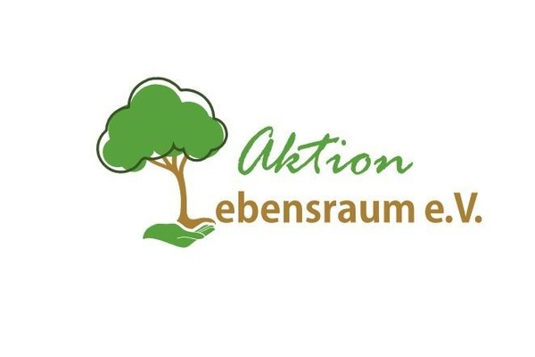 Logo Aktion Lebensraum: Zeichnung grüner Baum und Beschriftung Aktion in Grün und Lebensraum e.V. in Braun Logo Aktion Lebensraum: Zeichnung grüner Baum und Beschriftung Aktion in Grün und Lebensraum e.V. in Braun