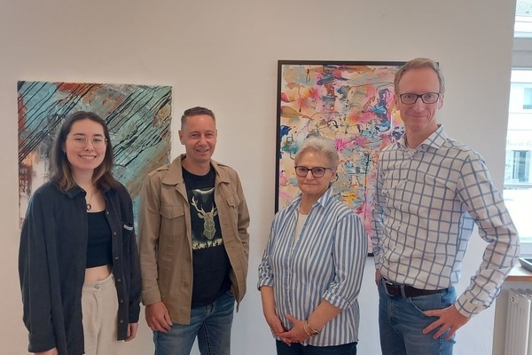 Die vier Aussteller bei „Art Crossover“ in der Galerie (von links): Chiara Enderle, Oliver Burger, Ruth Zimmermann und Markus Zimmermann Die vier Aussteller bei „Art Crossover“ in der Galerie (von links): Chiara Enderle, Oliver Burger, Ruth Zimmermann und Markus Zimmermann
