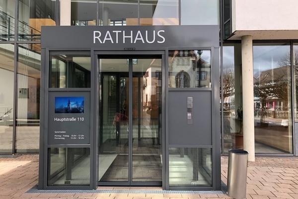 Haupteingang Rathaus Denzlingen Haupteingang Rathaus Denzlingen