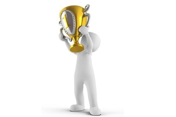 Zeichnung mit Person, die einen Pokal in die Höhe hält Zeichnung mit Person, die einen Pokal in die Höhe hält