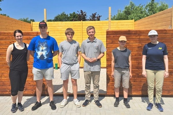 Aktuelle und ehemalige Denzlinger Jugendgemeinderatsmitglieder, v.l. Lara Eckerle, Pascal Gence, Artur Valerio, Jakob Kandziorra, Frieda Tonojan, Sonja Beckert Aktuelle und ehemalige Denzlinger Jugendgemeinderatsmitglieder, v.l. Lara Eckerle, Pascal Gence, Artur Valerio, Jakob Kandziorra, Frieda Tonojan, Sonja Beckert