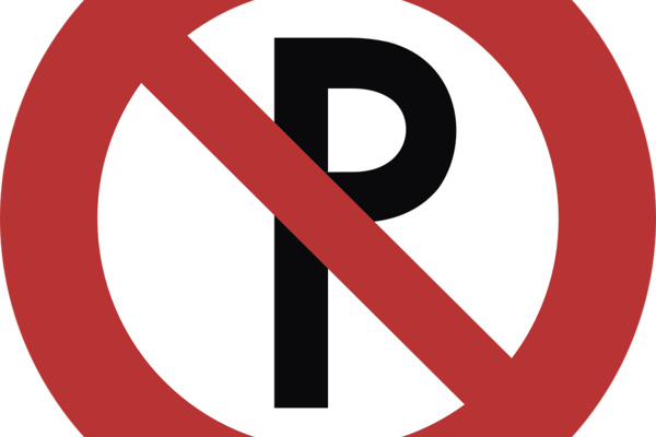Verkehrsschild schwarzes P durchgestrichen in roter Farbe in rotem Kreis Verkehrsschild schwarzes P durchgestrichen in roter Farbe in rotem Kreis
