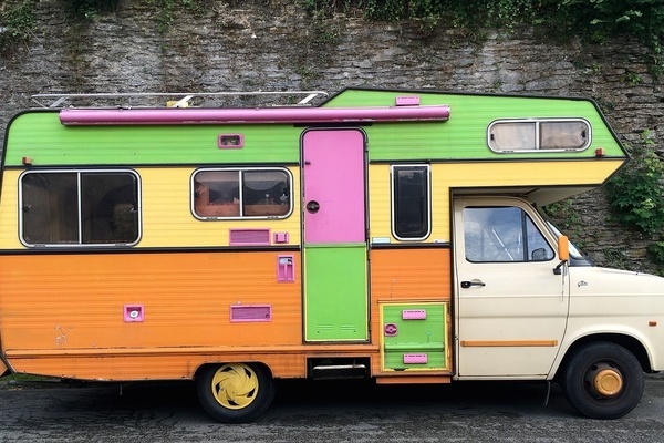 Buntes Wohnmobil