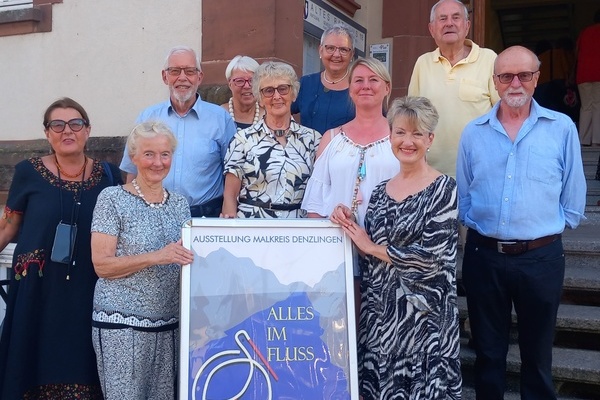 Anwesende Austellende des Denzlinger Malkreises bei der Vernissage "Alles im Fluss" Anwesende Austellende des Denzlinger Malkreises bei der Vernissage "Alles im Fluss"