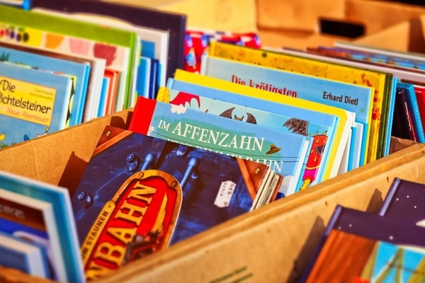 B&uuml;cherboxen mit Kinderb&uuml;chern