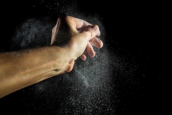 Hand und Mehlstaub Hand und Mehlstaub