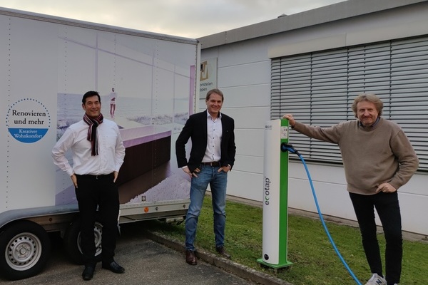 Geschäftsführer Tim Baral (Mitte), Bürgermeister Markus Hollemann (links) und Heinz Kury, Geschäftsführer StromSpeicherMarkt GmbH Geschäftsführer Tim Baral (Mitte), Bürgermeister Markus Hollemann (links) und Heinz Kury, Geschäftsführer StromSpeicherMarkt GmbH