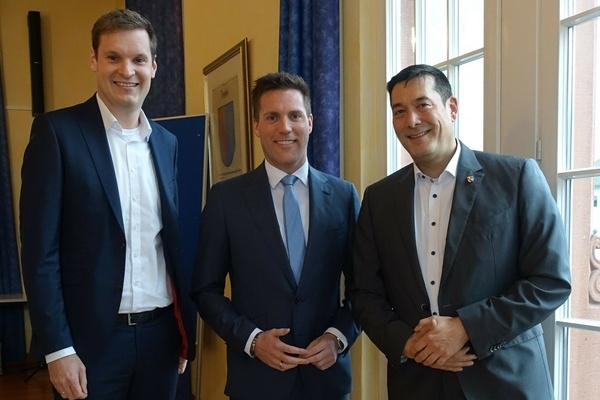 CDU-Kreisvorsitzender und Bundestagsabgeordneter Yannick Bury, CDU-Landtagsfraktionsvorsitzender Manuel Hagel, Bürgermeister Markus Hollemann. Foto: Danielle Clark, Gemeinde Denzlingen CDU-Kreisvorsitzender und Bundestagsabgeordneter Yannick Bury, CDU-Landtagsfraktionsvorsitzender Manuel Hagel, Bürgermeister Markus Hollemann. Foto: Danielle Clark, Gemeinde Denzlingen