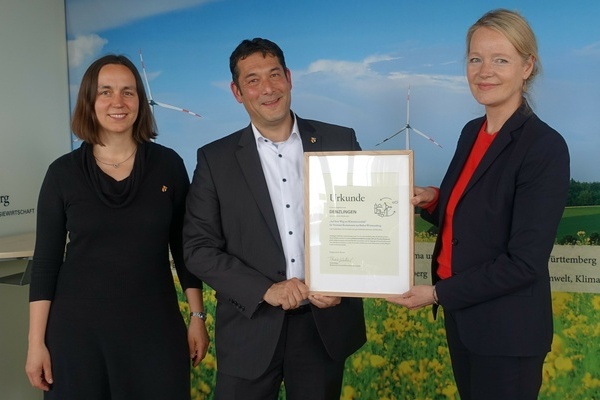 Preisverleihung des F&ouml;rderwettbewerbs v.l. Diana Str&auml;uber, Markus Hollemann, Thekla Walker. Foto: Melanie Lackner