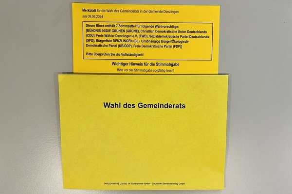 Gelber Merkzettel und Wahlumschlag f&uuml;r die Gemeinderatswahl 2024 in Denzlingen (Foto: Gemeinde Denzlingen)