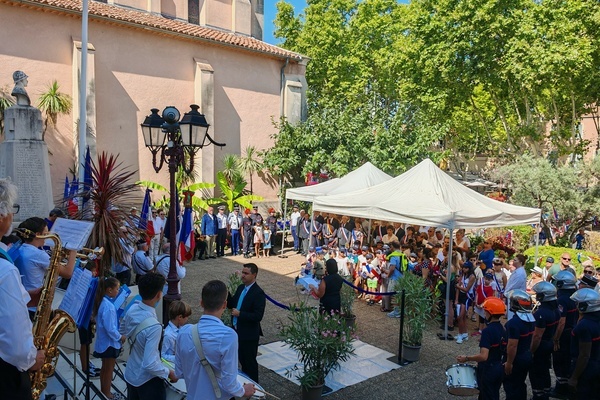 80 Jahre Landung der Alliierten im südfranzösischen Saint-Cyr-sur-Mer. Feierlichkeiten auf dem Place Portalis. Foto: J. Nicolas, Saint-Cyr-sur-Mer 80 Jahre Landung der Alliierten im südfranzösischen Saint-Cyr-sur-Mer. Feierlichkeiten auf dem Place Portalis. Foto: J. Nicolas, Saint-Cyr-sur-Mer
