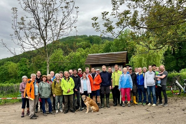 Die Teilnehmer der Wanderung mit Brgermeister Hollemann (Mitte, orange Jacke), Quelle: Schwarzwaldverein