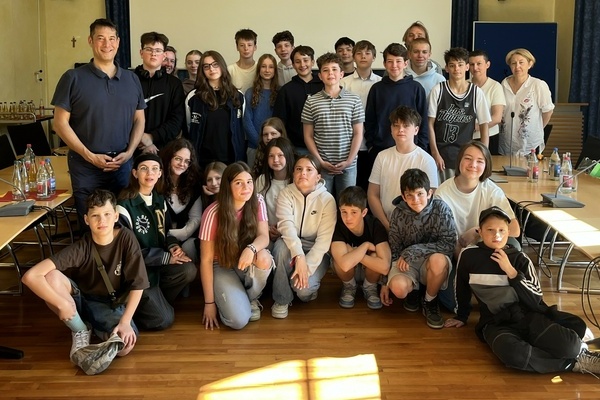 Bild: Brgermeister Markus Hollemann (links) mit dem Besuch aus der polnischen Partnerstadt Konstancin-Jeziorna. Foto: Gemeinde Denzlingen