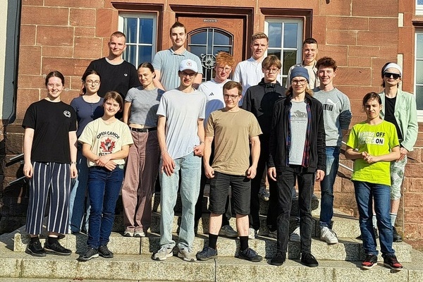 Die aktuellen Jugendgemeinderäte (JGR) mit den Kandidierenden. Foto: Jugendpflege Denzlingen. Die aktuellen Jugendgemeinderäte (JGR) mit den Kandidierenden. Foto: Jugendpflege Denzlingen.