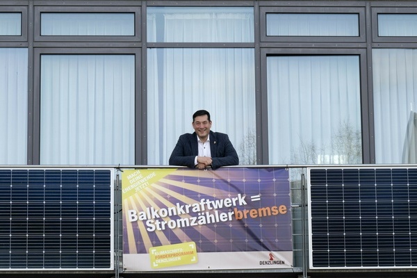 Bild: Bürgermeister Markus Hollemann auf dem Rathausbalkon. Foto: Margrit Müller Bild: Bürgermeister Markus Hollemann auf dem Rathausbalkon. Foto: Margrit Müller