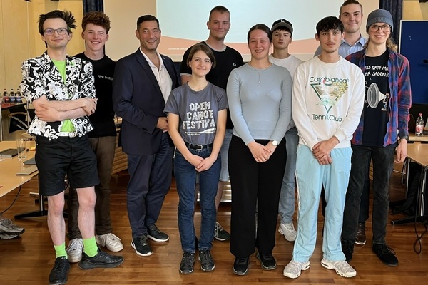 Bei der jüngsten JGR-Sitzung (v.l.): David Helmle, Tim Druba, Bürgermeister Markus Hollemann, Frieda Tonojan, Nicklas Scheffler, Lara Eckerle, Jona Helmle, Daniel Weniger, Pascal Gence und Aaron Höldin. Foto: Gemeinde Denzlingen