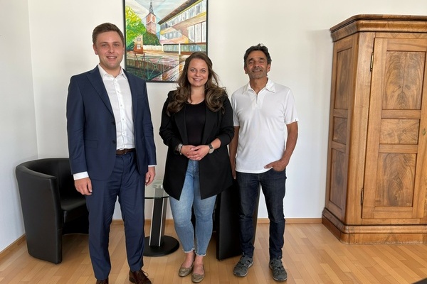 Bild: (v.l.) Bürgermeister Fabian Nitz, Landtagskandidatin Stefanie Wernet (CDU) und Rudolf Wöhrlin, Vorsitzender CDU Ortsverband Bild: (v.l.) Bürgermeister Fabian Nitz, Landtagskandidatin Stefanie Wernet (CDU) und Rudolf Wöhrlin, Vorsitzender CDU Ortsverband