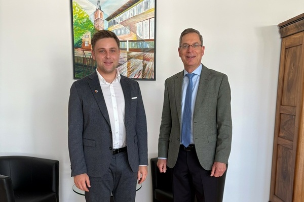 B&uuml;rgermeister Fabian Nitz mit Landrat Hanno Hurth