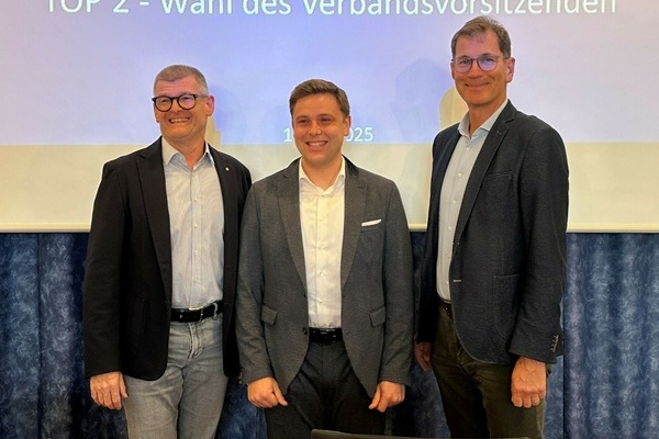 V.l.: BM Lars Brügner (Vörstetten), BM Fabian Nitz (Denzlingen), BM Michael Schlegel (Reute) bei der Verbandsversammlung des GVVDVR.  V.l.: BM Lars Brügner (Vörstetten), BM Fabian Nitz (Denzlingen), BM Michael Schlegel (Reute) bei der Verbandsversammlung des GVVDVR.