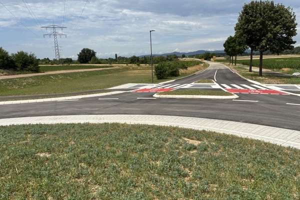 Blick auf den neuen Kreisverkehr am Ortsausgang Denzlingen Richtung V&ouml;rstetten. Foto: Gemeinde Denzlingen.