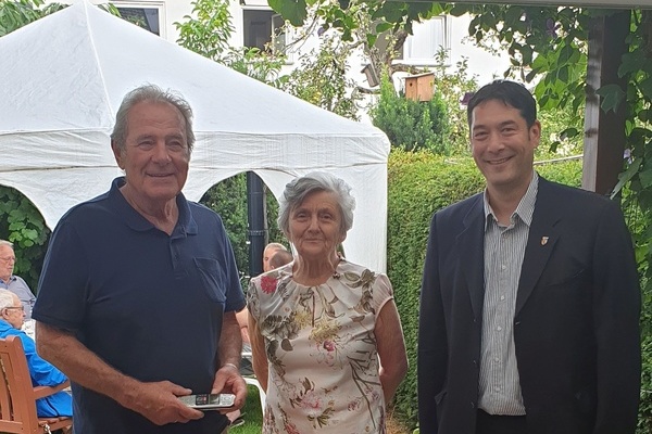  Eheleute Manfred und Rosemarie Wssner mit Brgermeister Markus Hollemann