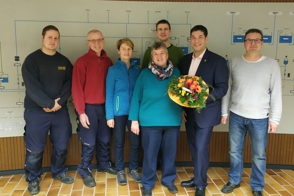 Foto: WVV MB - Verabschiedung R. Schillinger im Wasserwerk v.l.n.r.:  Daniel Scherzinger, Erich Schulz,  Sabine Galm,  Clemens Christian Strauch, Rosemarie Schillinger, Bürgermeister und Verbandsvorsitzender Markus Hollemann,  Uwe Nübling (Techn. Betriebs