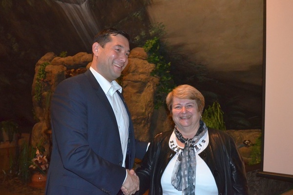 Bürgermeister Markus Hollemann und Martina Angermann Bürgermeister Markus Hollemann und Martina Angermann