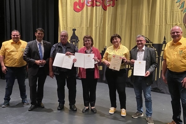 OZM Michael Heizmann, B&uuml;rgermeister Markus Hollemann, G&uuml;nter Langner, Karin Wirbals-Langner, Barbara N&uuml;bling, Werner Kunkler und stellv. OZM Uwe Rau (von links).