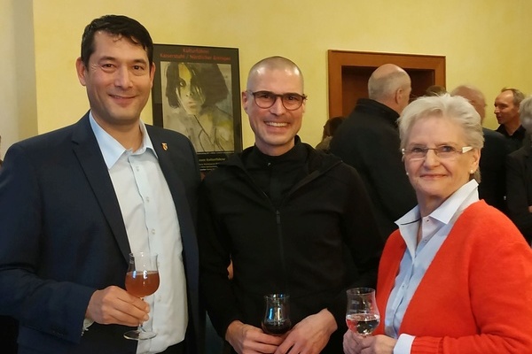 Vernissage Zimmermann und Scherzinger; Foto v.l.n.r.: Bürgermeister Markus Hollemann, Matthias Scherzinger, Ruth Zimmermann Vernissage Zimmermann und Scherzinger; Foto v.l.n.r.: Bürgermeister Markus Hollemann, Matthias Scherzinger, Ruth Zimmermann