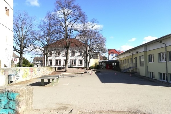 Schulhof Grundschule Hauptstra&szlig;e