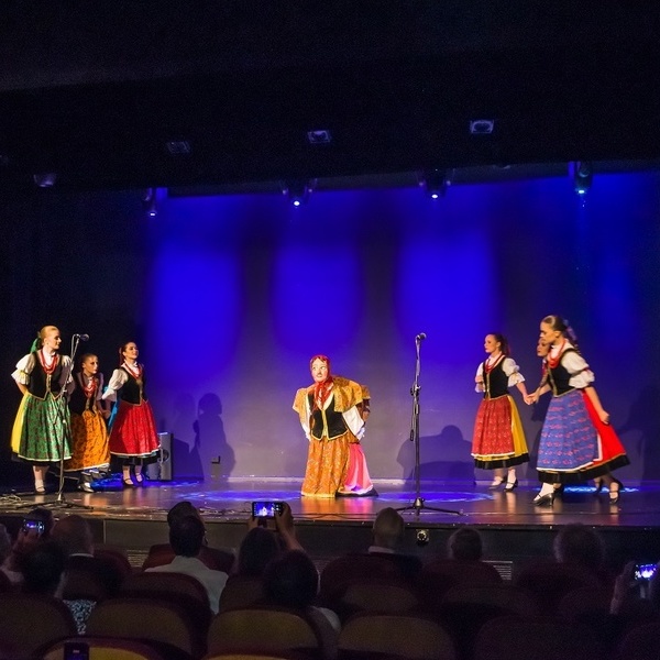 Auftritt Gesangs- und Tanzensemble Warszawianka (Polen)