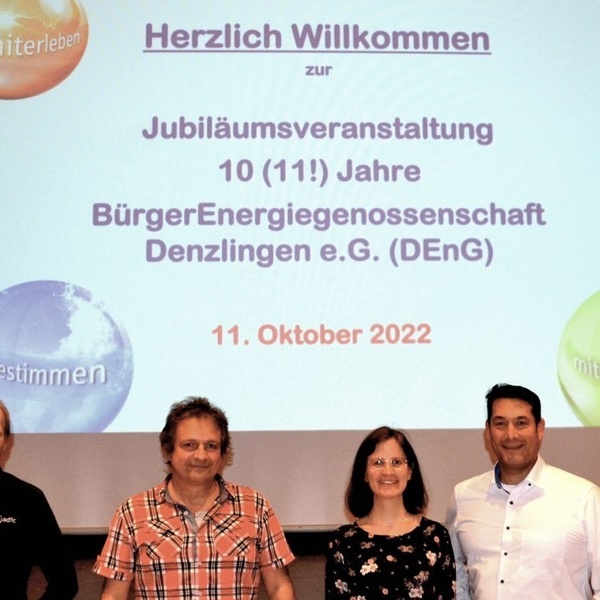 Björn Haake, Markus Nübling, Marina Leibfried und Bürgermeister Markus Hollemann (von links) feierten mit den Mitgliedern 11 Jahre „Denzlinger BürgerEnergiegenossenschaft“