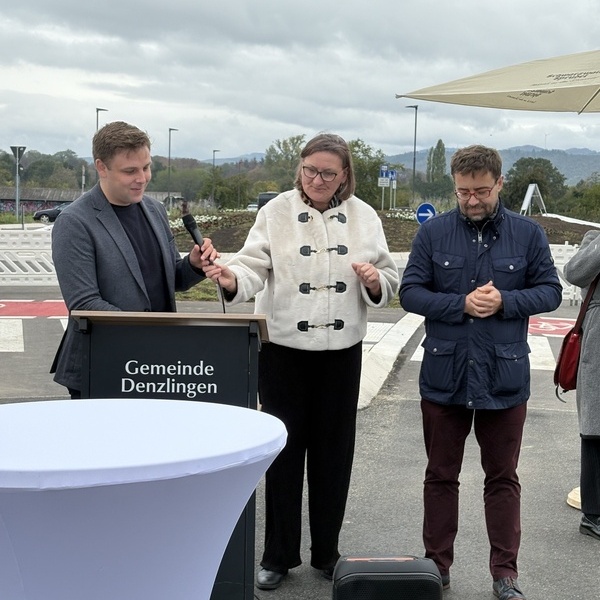 Ansprache BM Fabian Nitz bei der Widmung des Kreisverkehrs in der V�rstetter Stra�e an Konstancin-Jeziorna. Foto: Gemeinde Denzlingen